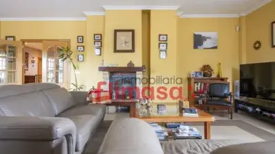 Chalet en Campodón con Piscina y Pista de Tenis