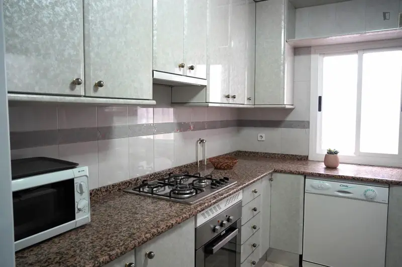 Habitacion Doble con Balcon en Piso Compartido para Jovenes