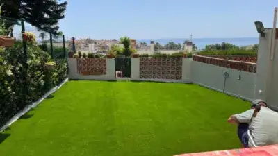 Casa Adosada en Alcaidesa con Piscina y Aparcamiento