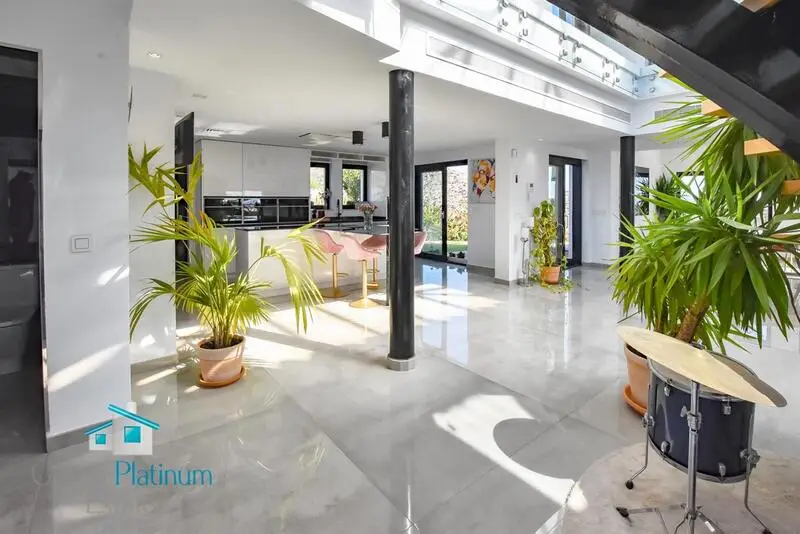 Villa de Lujo en Venta Pilar de Jaravia