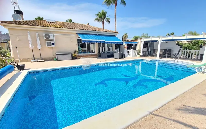 Finca Rural con 2 Casas Piscina y Garaje Cerca de la Playa