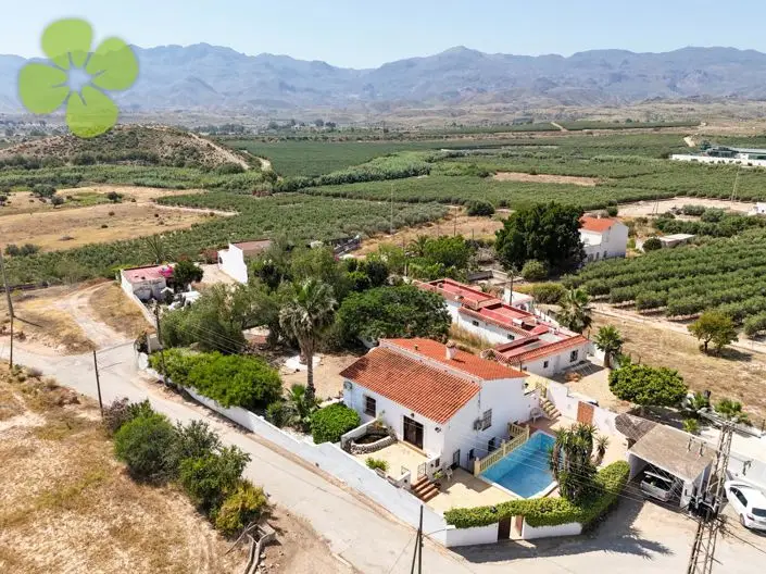 Villa de 5 Dormitorios en Venta Los Gallardos