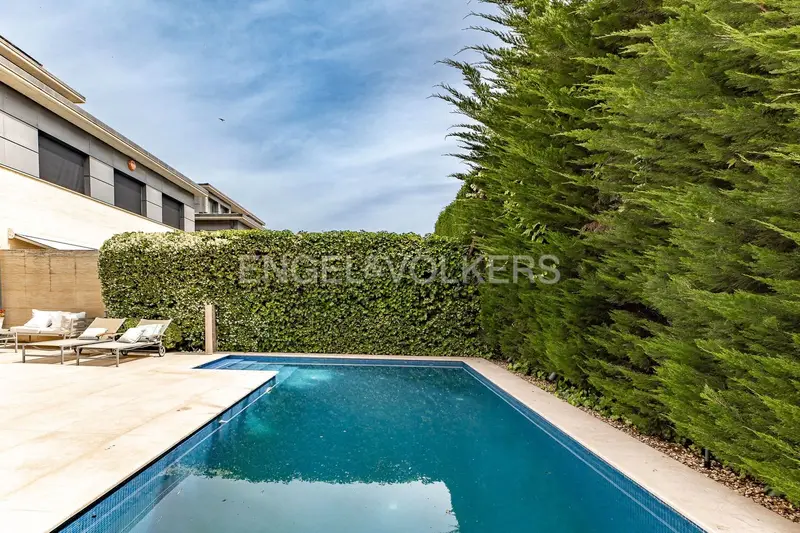 Casa de Lujo en Bonanova con Jardin y Piscina