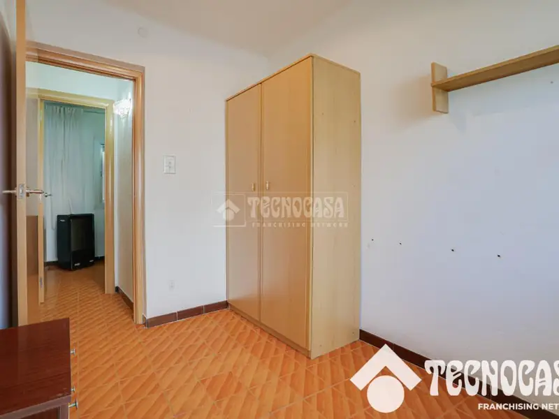 Piso en venta Nou Barris 4 dormitorios 87m2