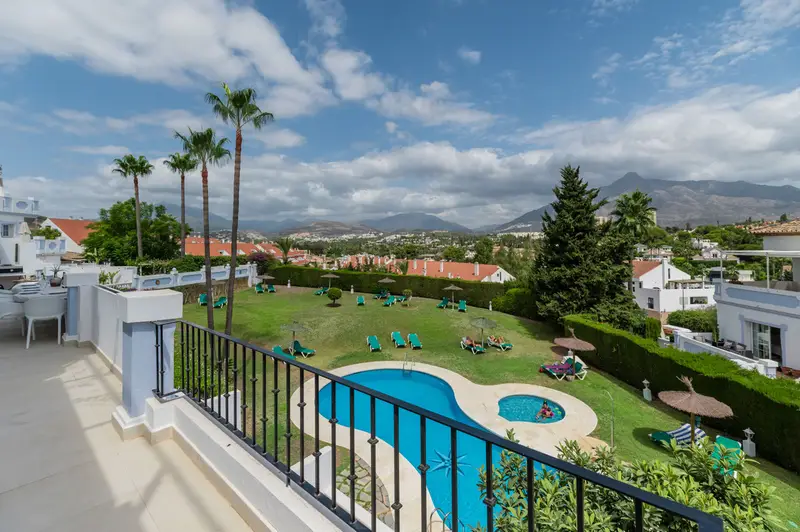 Apartamento 4 Dormitorios Alquiler Nueva Andalucia