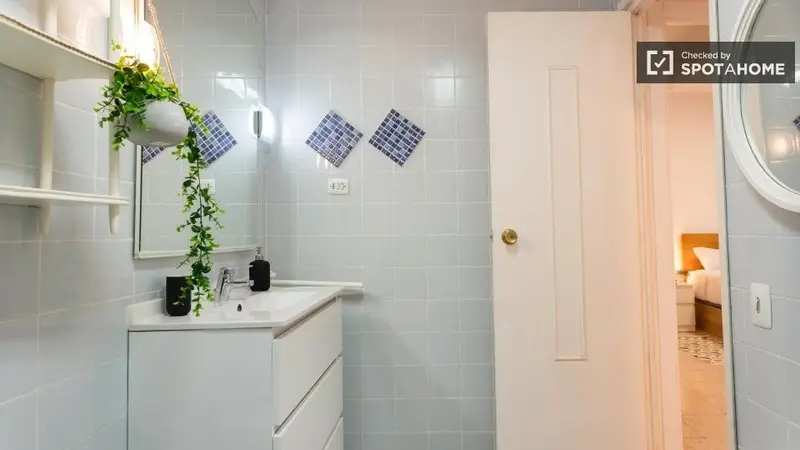 Apartamento 5 Dormitorios 2 Ba	nos Valencia Spotahome