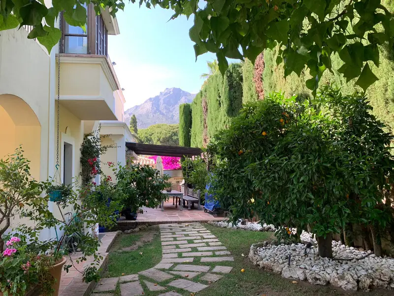 Casa-Villa de 5 Dormitorios alquiler Sierra-Blanca, España