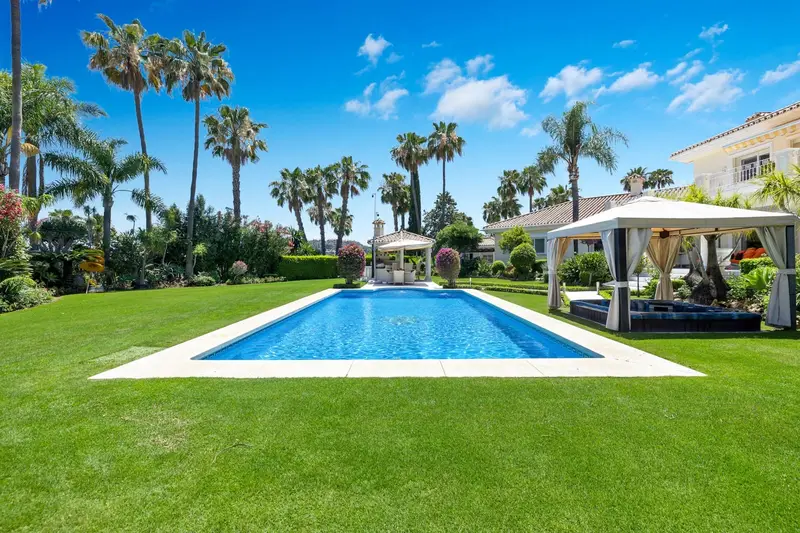 Villa de Lujo en Marbella 4 Dormitorios Piscina Jardin Gimnasio