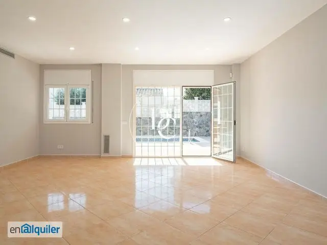 Alquiler Casa Moderna en Cubelles con Piscina y Jardin