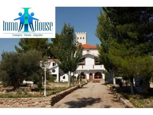 Finca Rustica con Edificaciones y Terrenos Agricolas