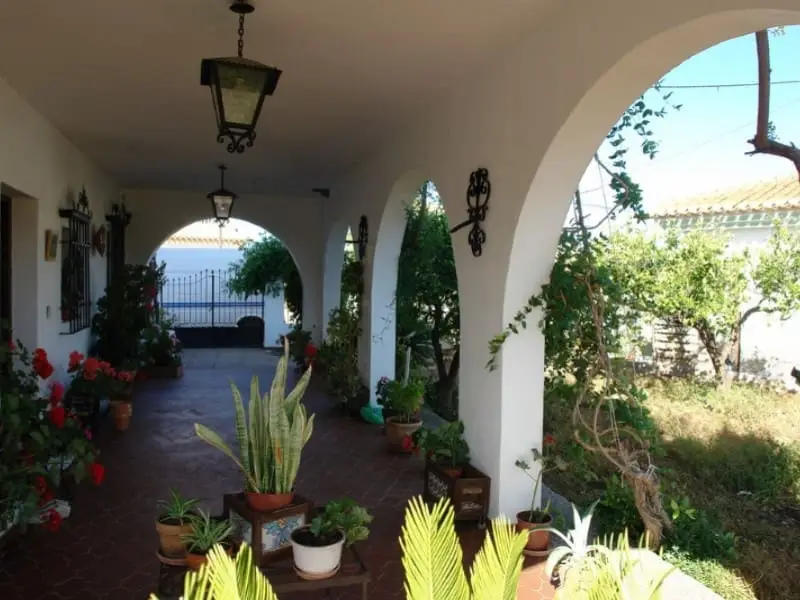 Casa con Encanto y Local Comercial en Los Gallardos