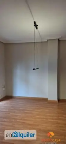 Alquiler de Piso 4 dormitorios, 3 baños, 1 garajes, Buen estado, en Mérida, Badajoz