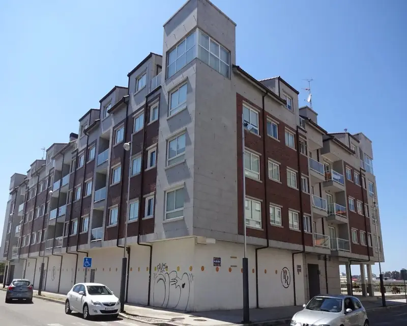 Garaje con 2 Habitaciones y 2 Baños en Cambados