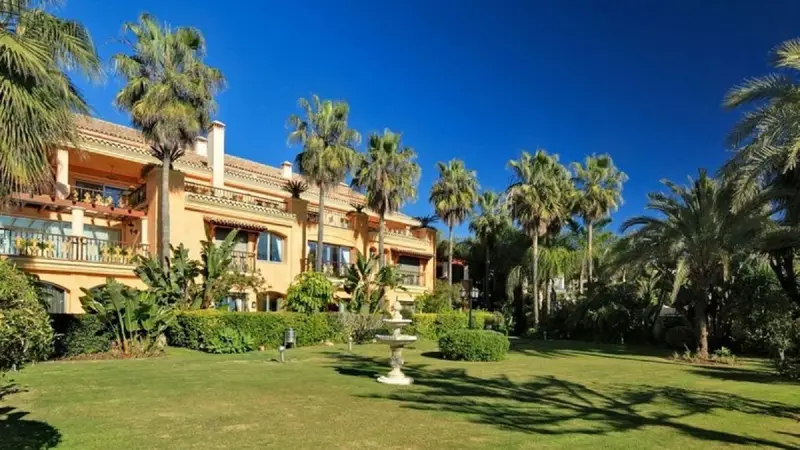 Apartamento de Lujo en Puerto Banus Primera Linea de Playa