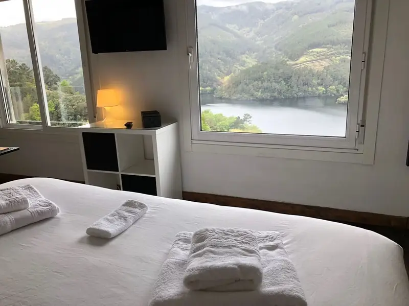 Tres Casas Rurales en Ribeira Sacra: Ideal para Jubilación