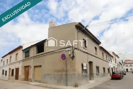 Casa 5 habitaciones 2 plantas en esquina con Garaje y Chimenea