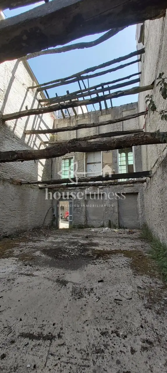 Venta Casa con Terraza en Centro Ferrol Oportunidad para Constructores