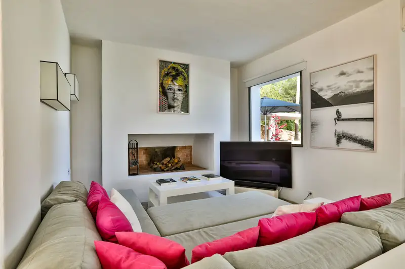 Villa de Lujo en Ibiza con Piscina y Vistas al Mar