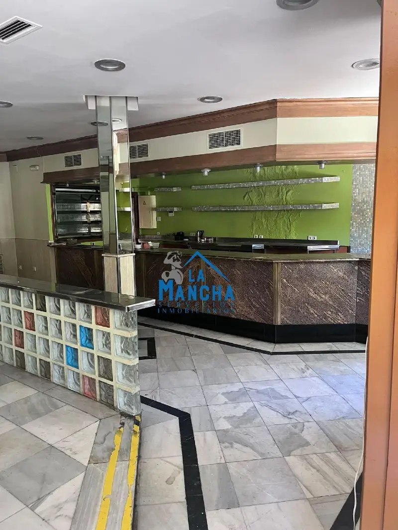Venta Local Comercial Luminoso en Industria El Pilar Albacete