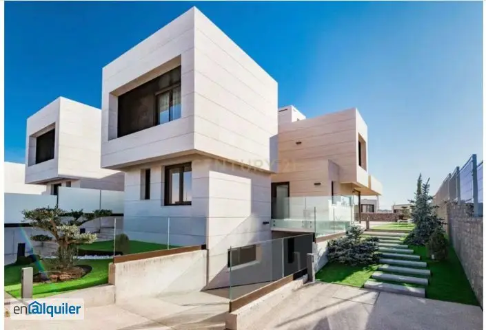 Chalet Pareado con Piscina en Majadahonda