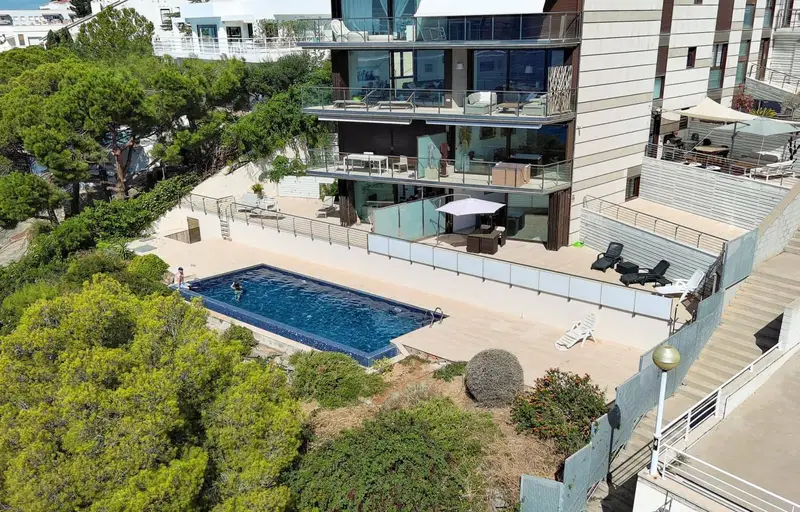 Apartamento en Roses con vistas al mar y acceso directo a la playa