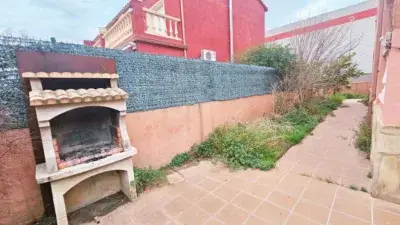 Casa adosada en Vilafant con garaje y terrazas