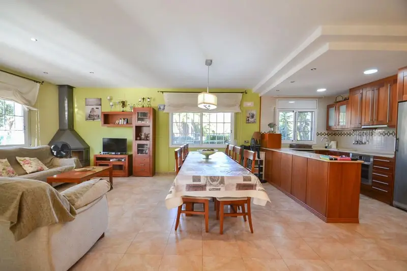 Chalet en Venta Amposta Tarragona con Piscina y Garaje