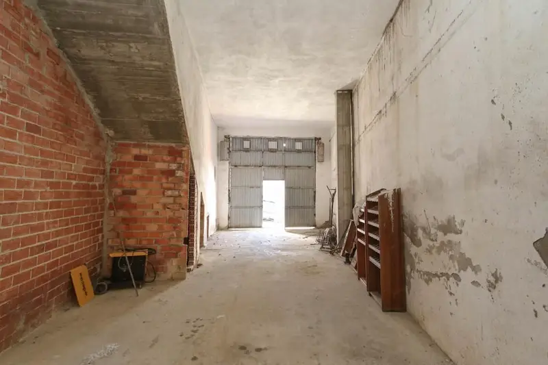 Almacén de 472m² con Terraza y Piscina en Guaro Málaga