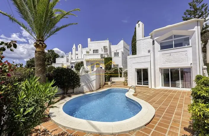 Villa de Lujo 5 Dormitorios Nerja Piscina Privada Vistas Panorámicas