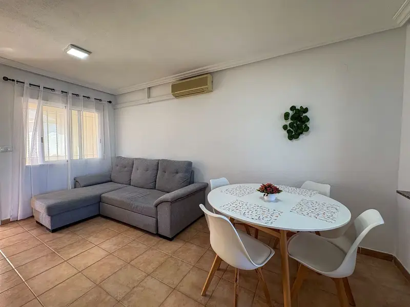 Bungalow Reformado en Torrevieja con Piscina y Solarium