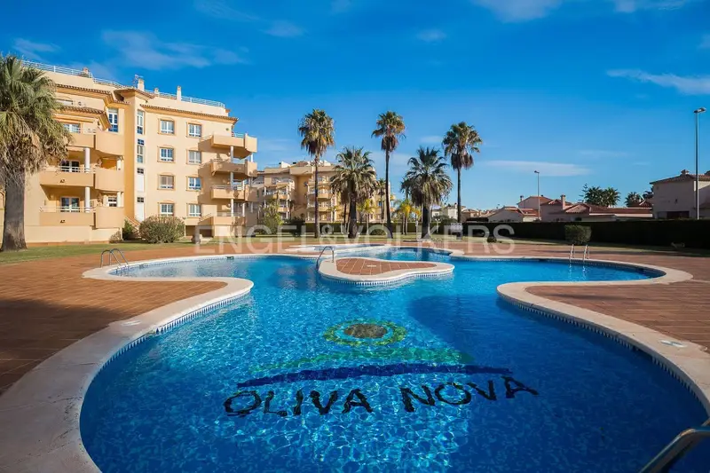 Apartamento de Lujo en Oliva Nova con Vistas al Golf y a la Playa