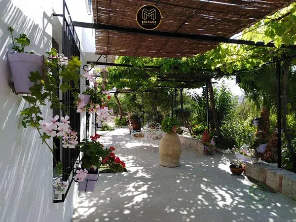 Chalet de Lujo con 6 Dormitorios Jardin y 2 Porches en Jaen