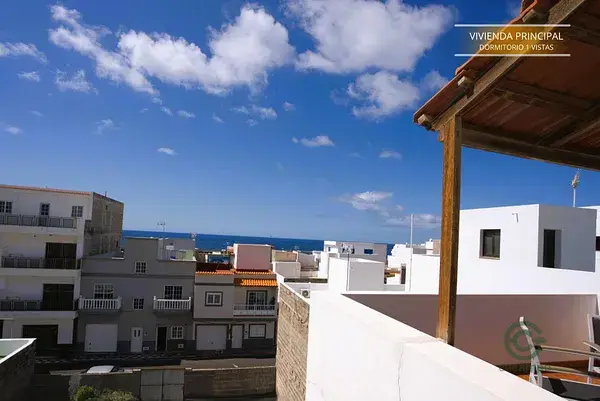 Edificio con Local Comercial Alquilado en La Restinga El Hierro