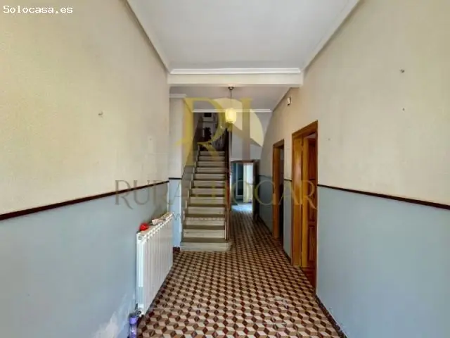 Casa Rural con Patio Interior y 5 Habitaciones Cerca de A-6