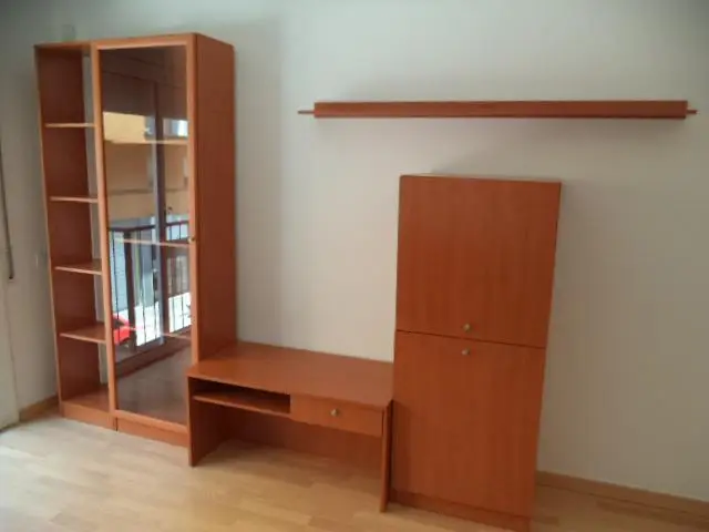 Piso en venta. Pis de 78 m2 al costat del Col.legi Bell-Lloc. Consta de 3 habitacions (1 doble i 2 simples) i 2 banys complets.