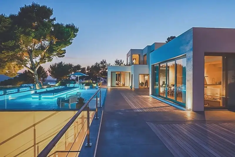 Chalet de Lujo en San José Ibiza 7 Dormitorios Piscina Infinita Vistas al Mar