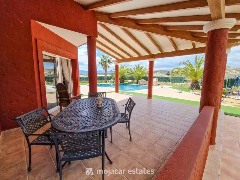 Chalet en Vera con Vistas Impresionantes Piscina y Estudio