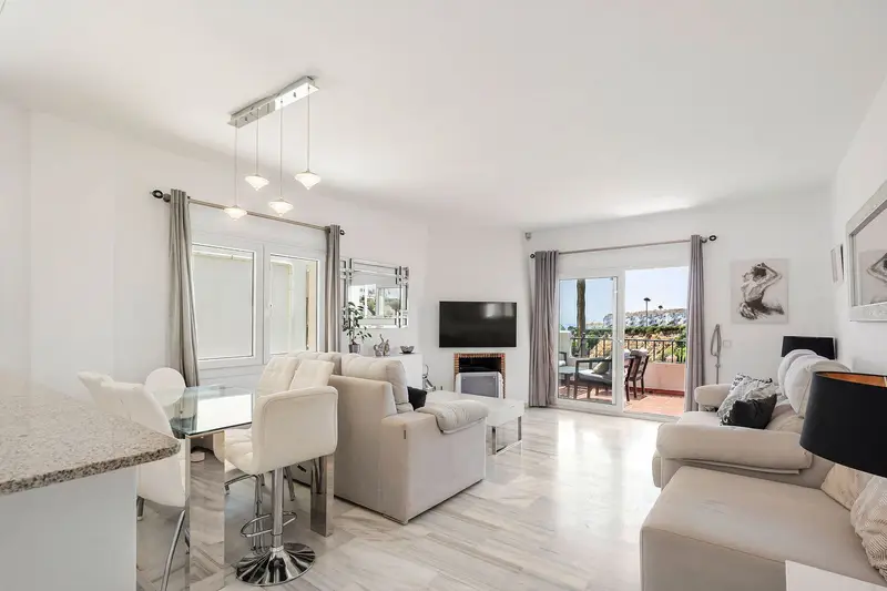 Piso de 2 Dormitorios en venta Calahonda, España