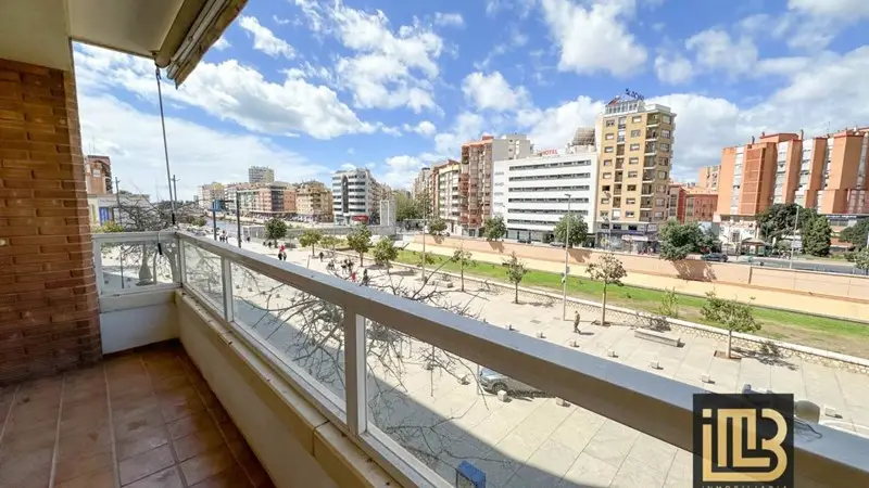 Lujoso Piso en Soho Malaga con Vistas al Rio y Mar
