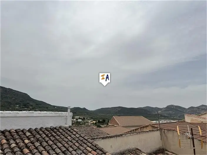 Casa Adosada 4 Dormitorios Castillo de Locubin Jaen