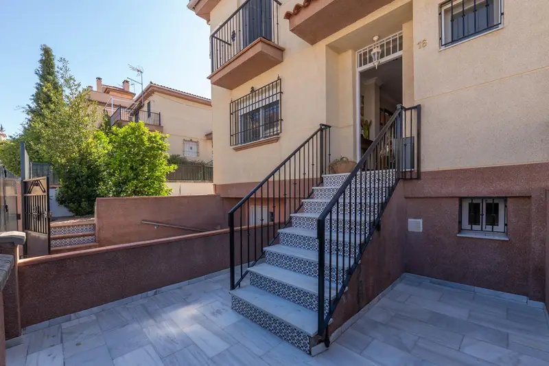 Chalet con Piscina en Los Rebites Huetor Vega