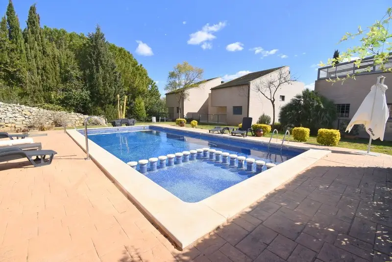 Villa 3 Dormitorios Chiva Piscina Jardin Comunitario