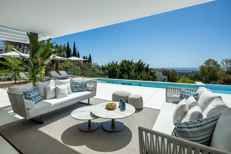 Villa de Lujo en La Quinta con Vistas al Mar