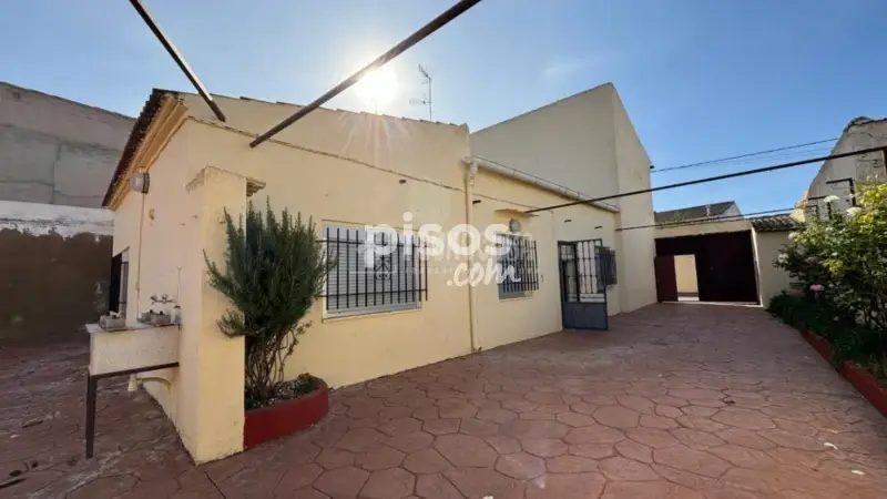 Casa adosada en venta en Calle de la Hermosilla