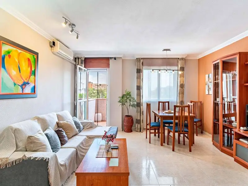 Alquiler Piso Amplio Almería: Ideal Profesionales y Familias