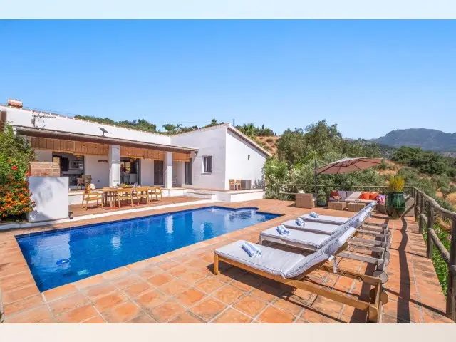 Casa-Villa de 3 Dormitorios en venta Tolox, España