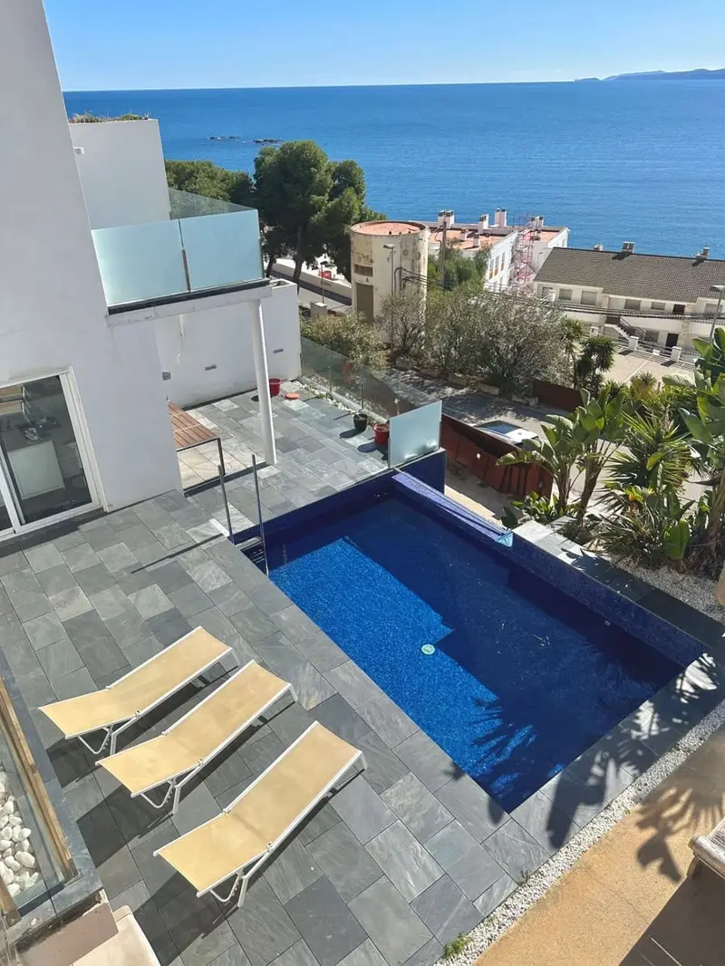 Pareado en Roses con Piscina y Vistas al Mar