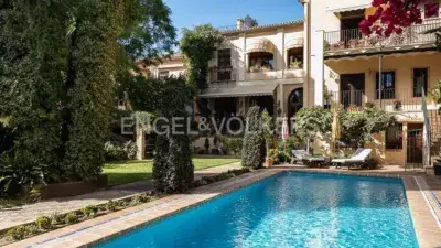 Palacete en Rocafort con Jardin y Piscina