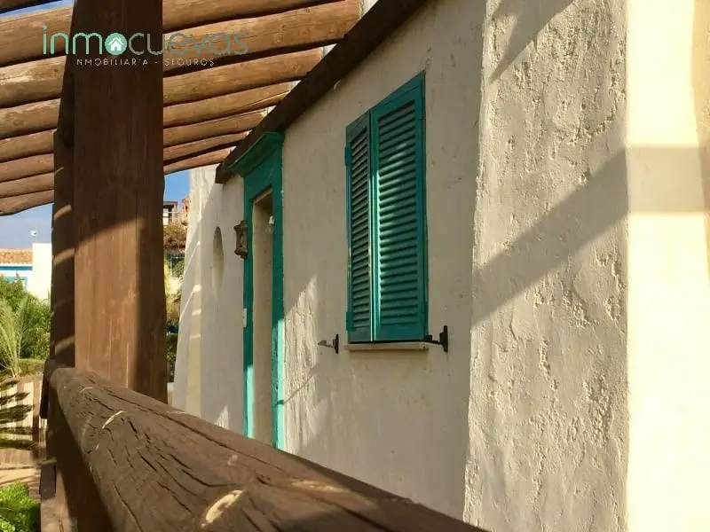 Chalet en Cala Marqués Almería: 4 Dormitorios, Piscina y Playa