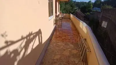 Chalet en Venta cerca de Ponteareas 4 Dormitorios 2 Baños